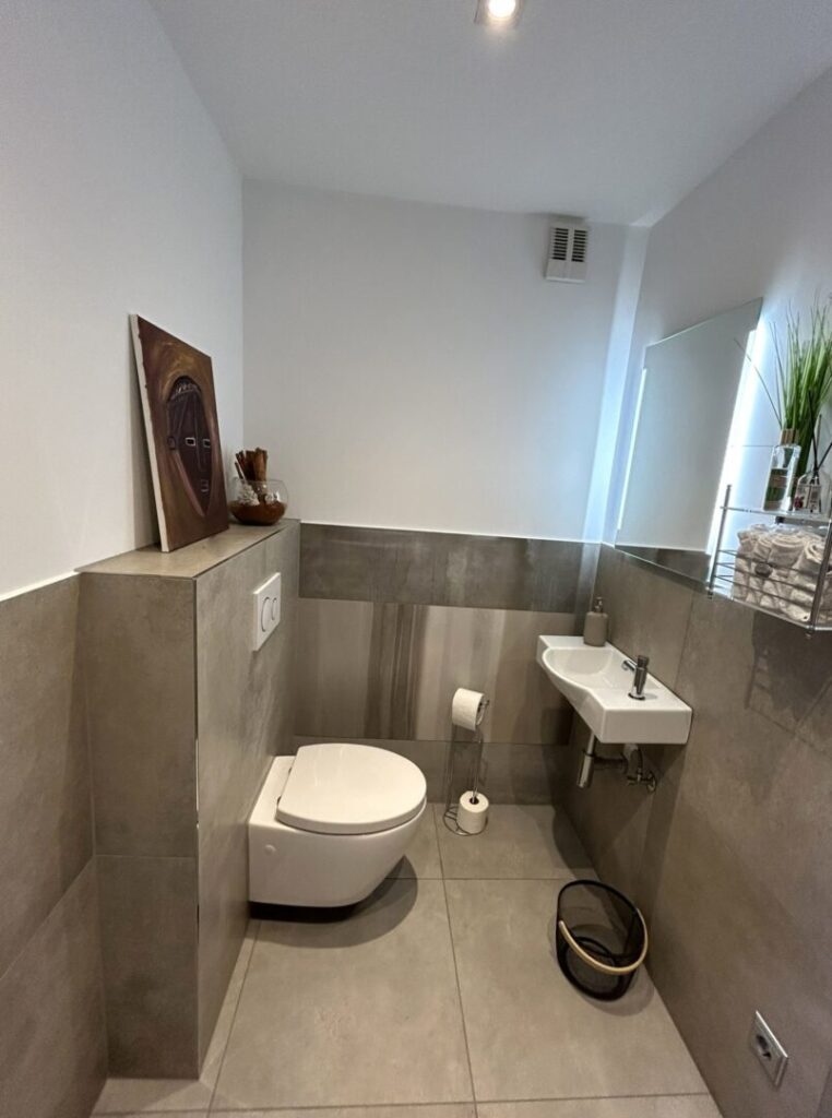 9 b WC