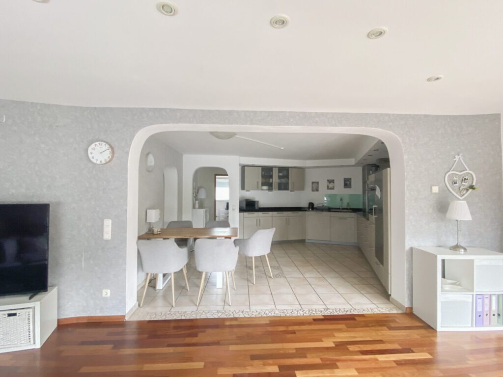 7 Esszimmer
