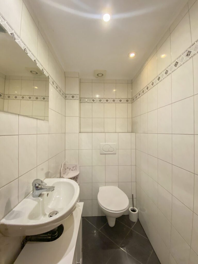21 Gäste-WC
