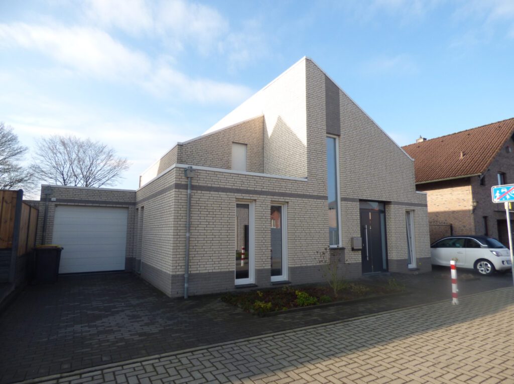 IT 345 - Rolf-Kornetka-Straße 17