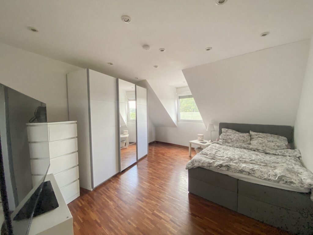 11 Schlafzimmer