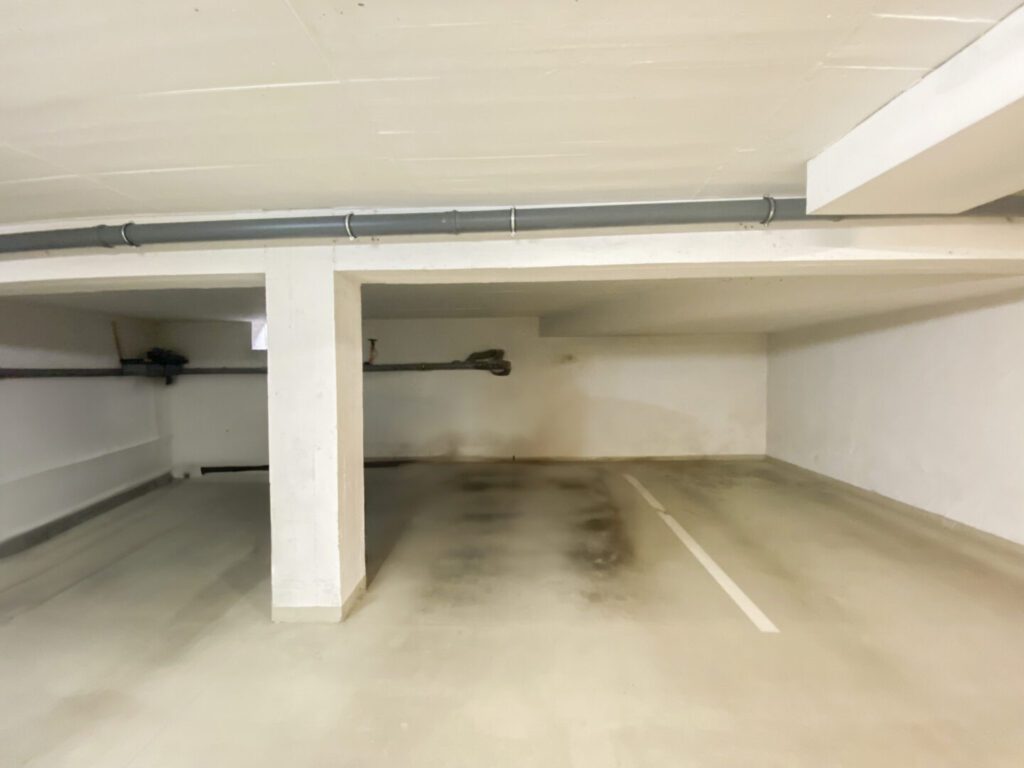 27 Tiefgaragenstellplatz