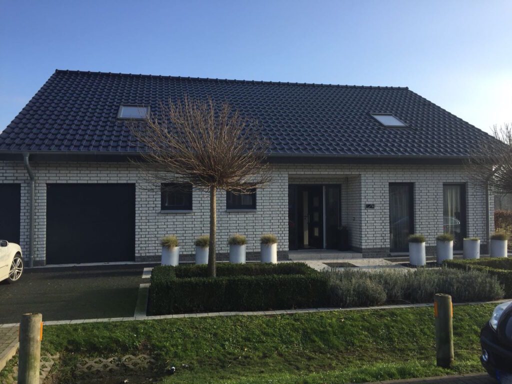 IT 326 - Pastor-Dünnwald-Straße 8
