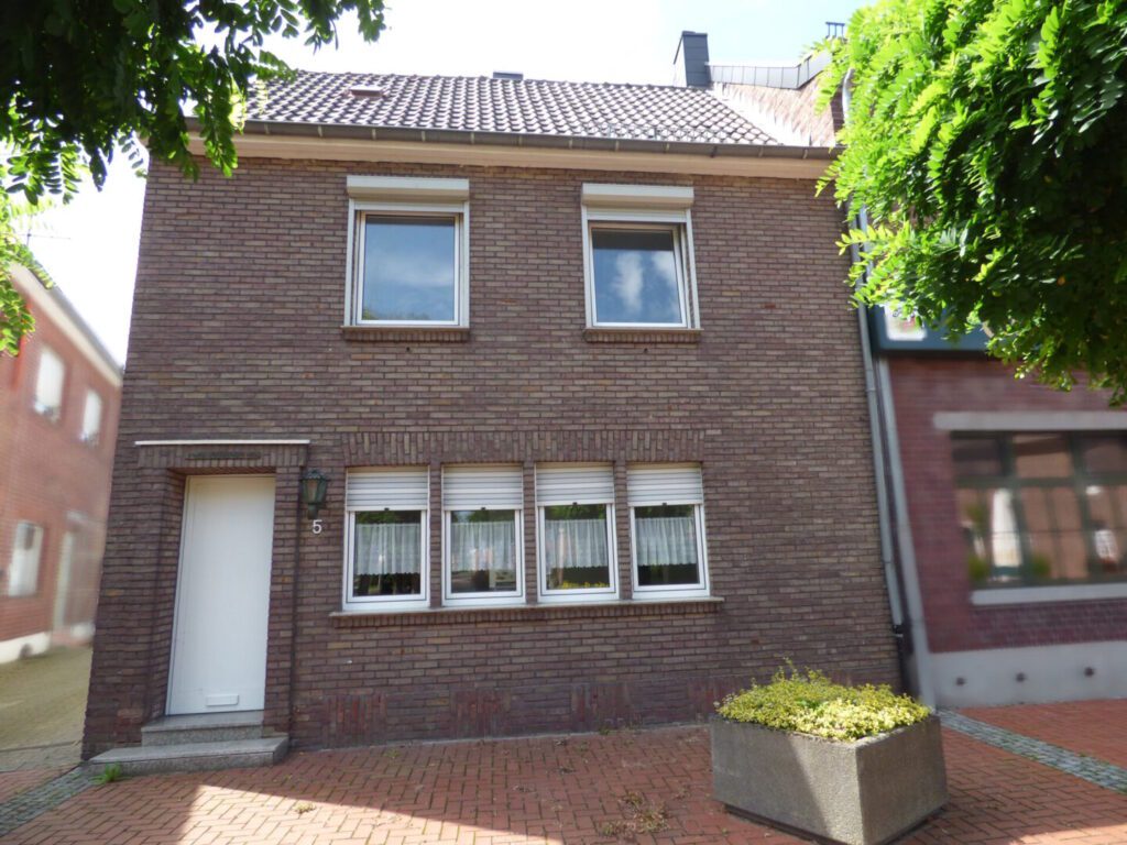 IT 290 - Waldstraße 5