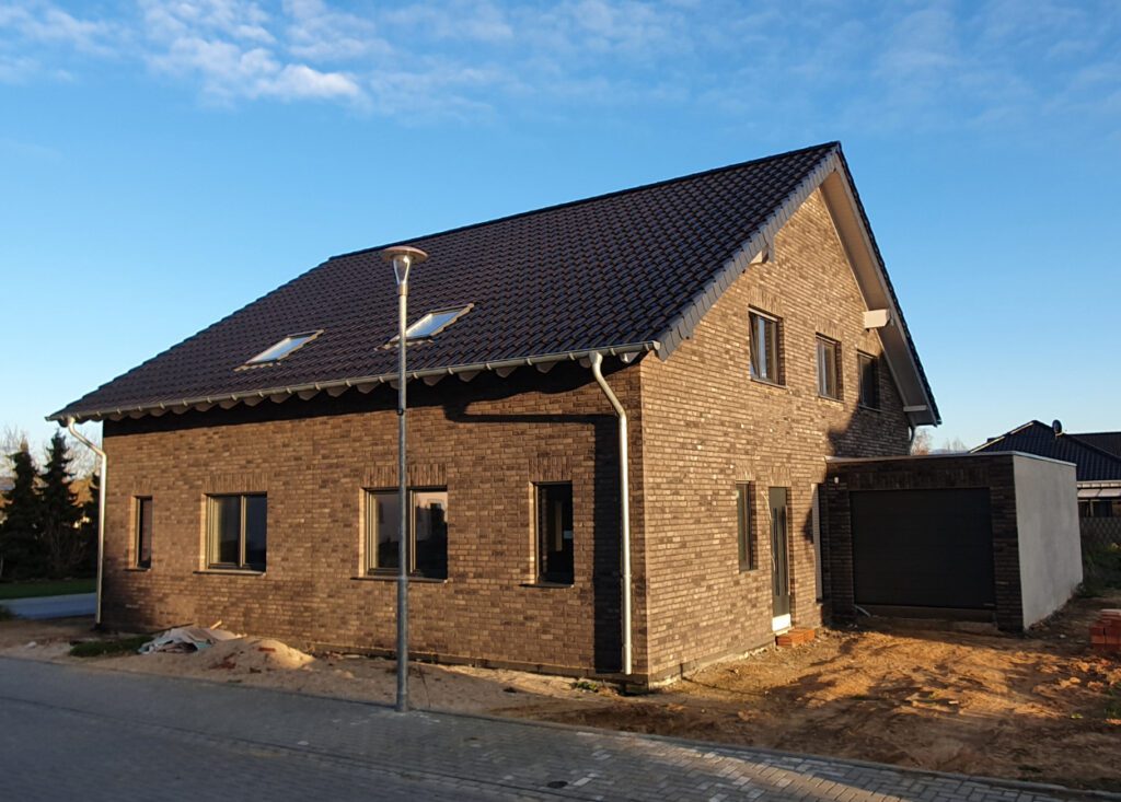 IT 355 - Pfarrer-Claßen-Straße - Busch