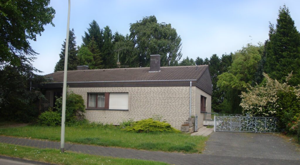 IT 117 - Daimlerstraße 10