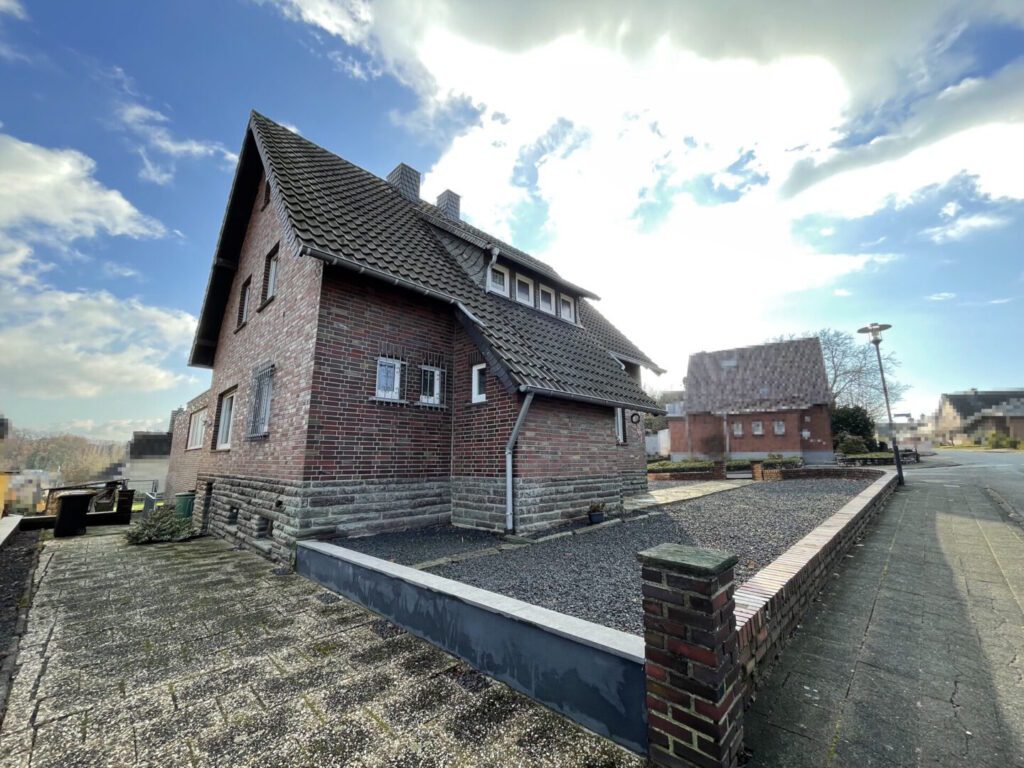 IT 952 Weinbergstraße 27