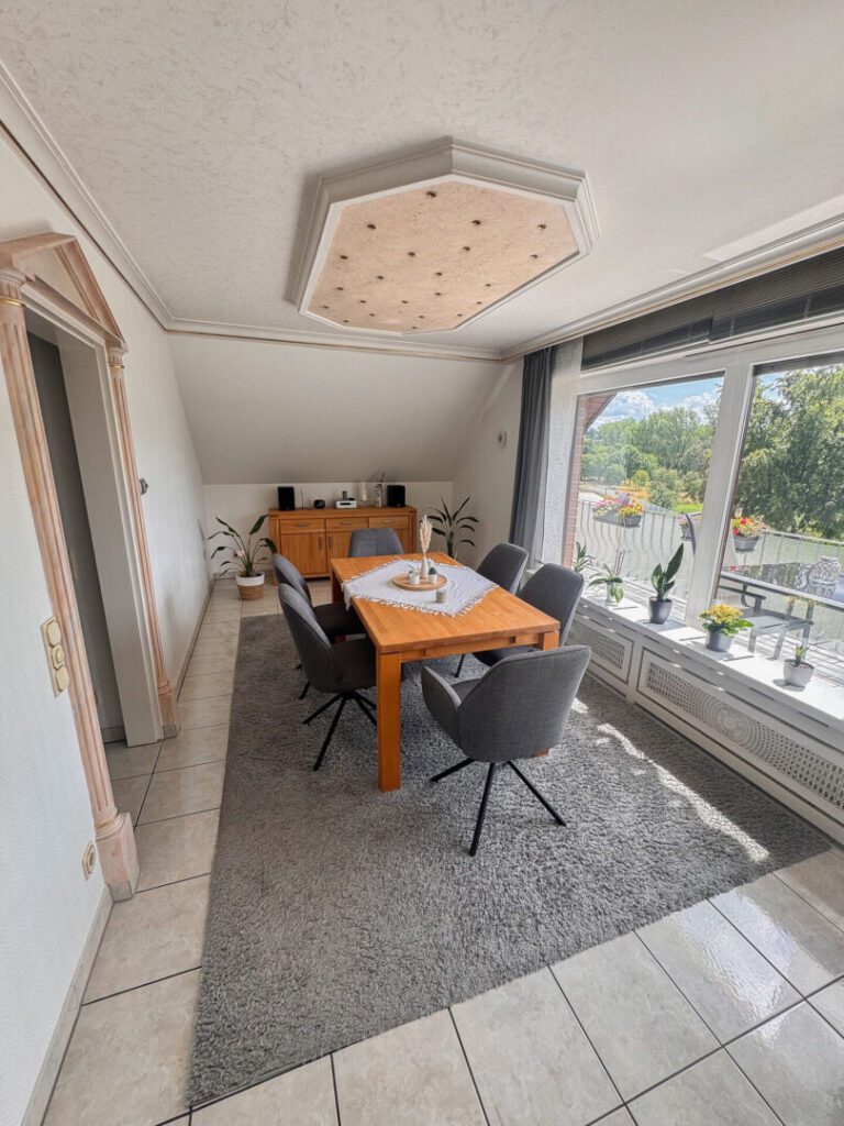 4 Wohnzimmer DG