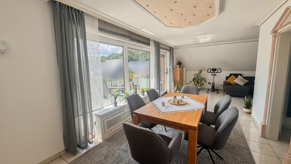 6 Wohnzimmer DG