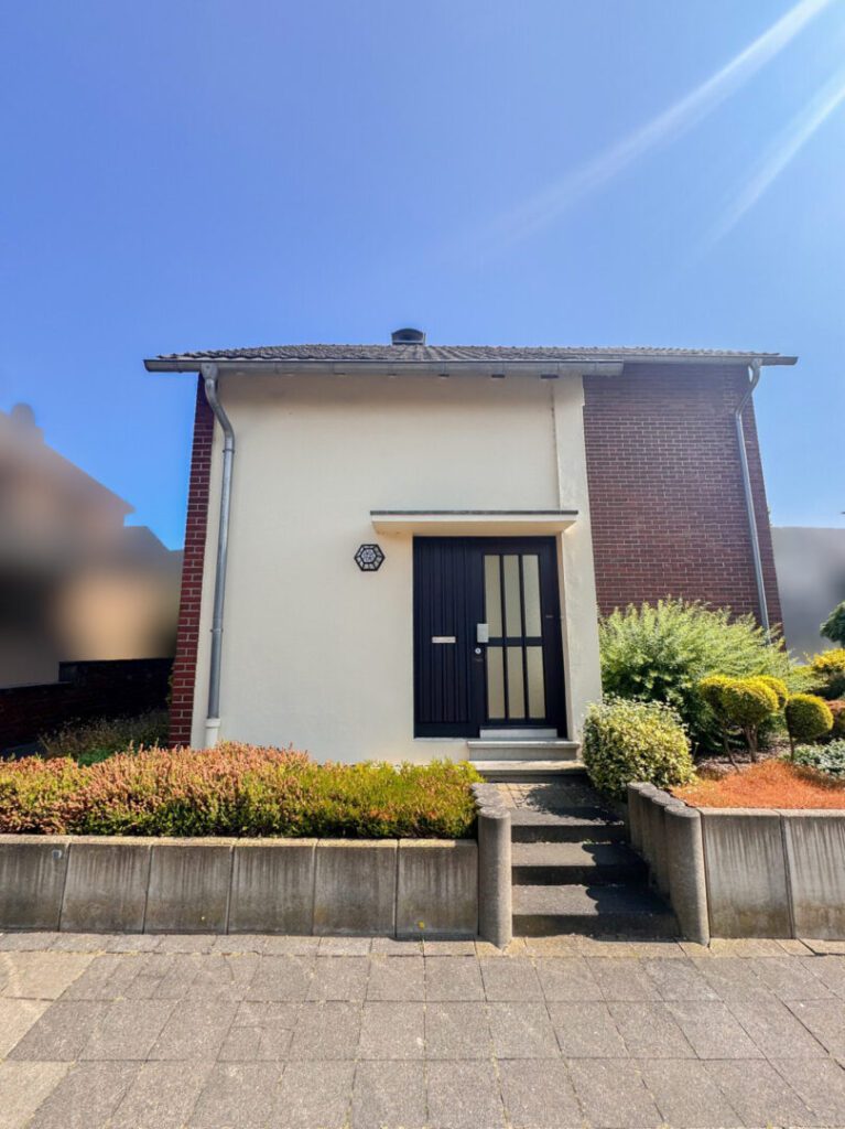 18 Hauseingang OG-DG Wohnung