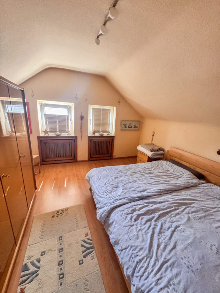 35 Schlafzimmer DG
