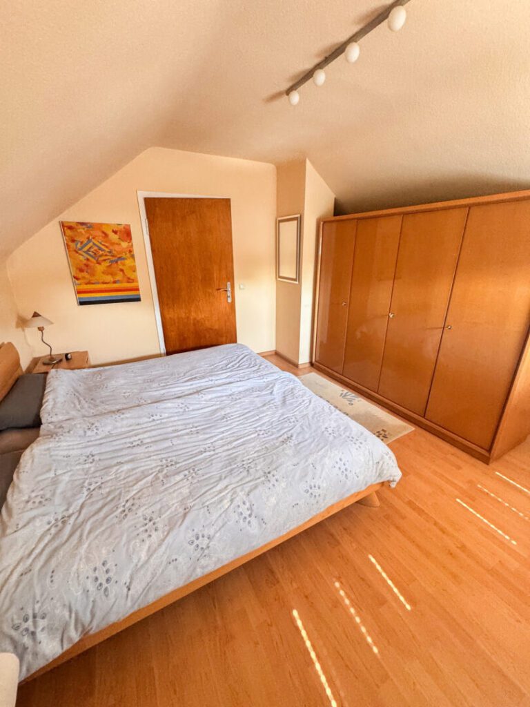 36 Schlafzimmer DG