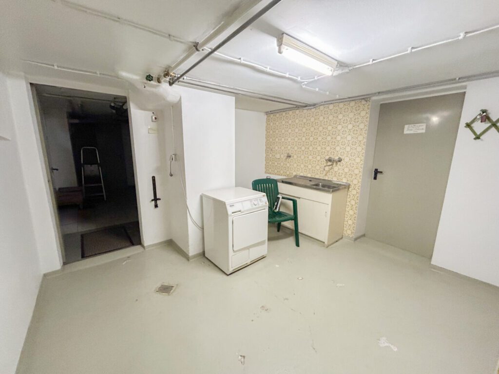 41 Gemeinschaftswaschraum KG