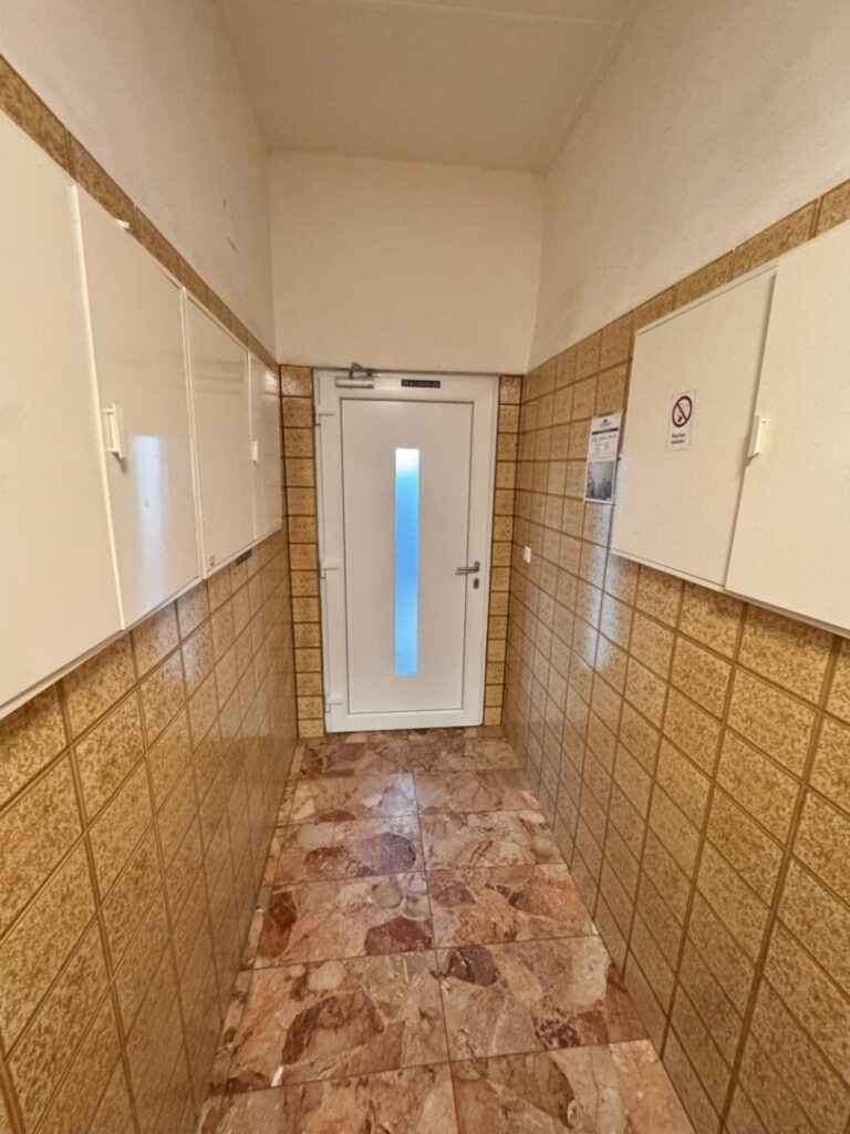37 K Eingangsbereich