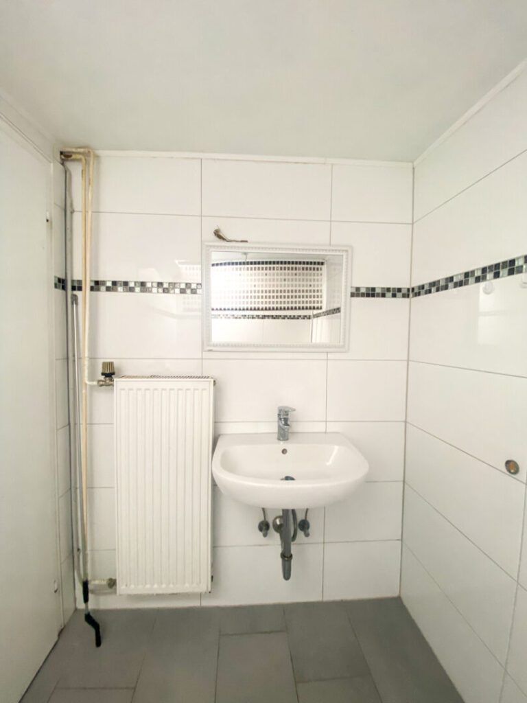 12 Badezimmer EG