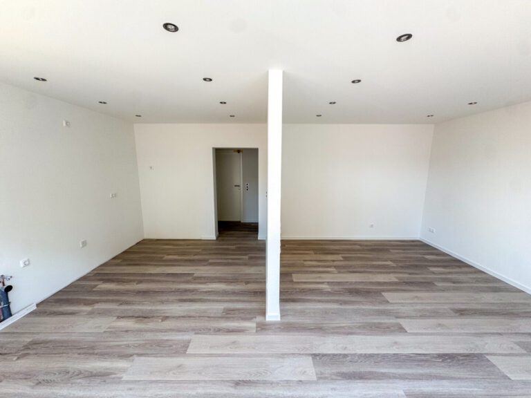 3 Wohnzimmer und Kochbereich