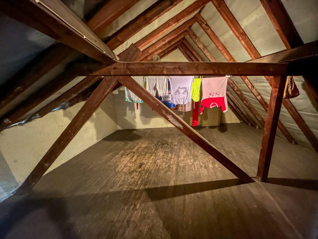 43.2 F4 Dachboden