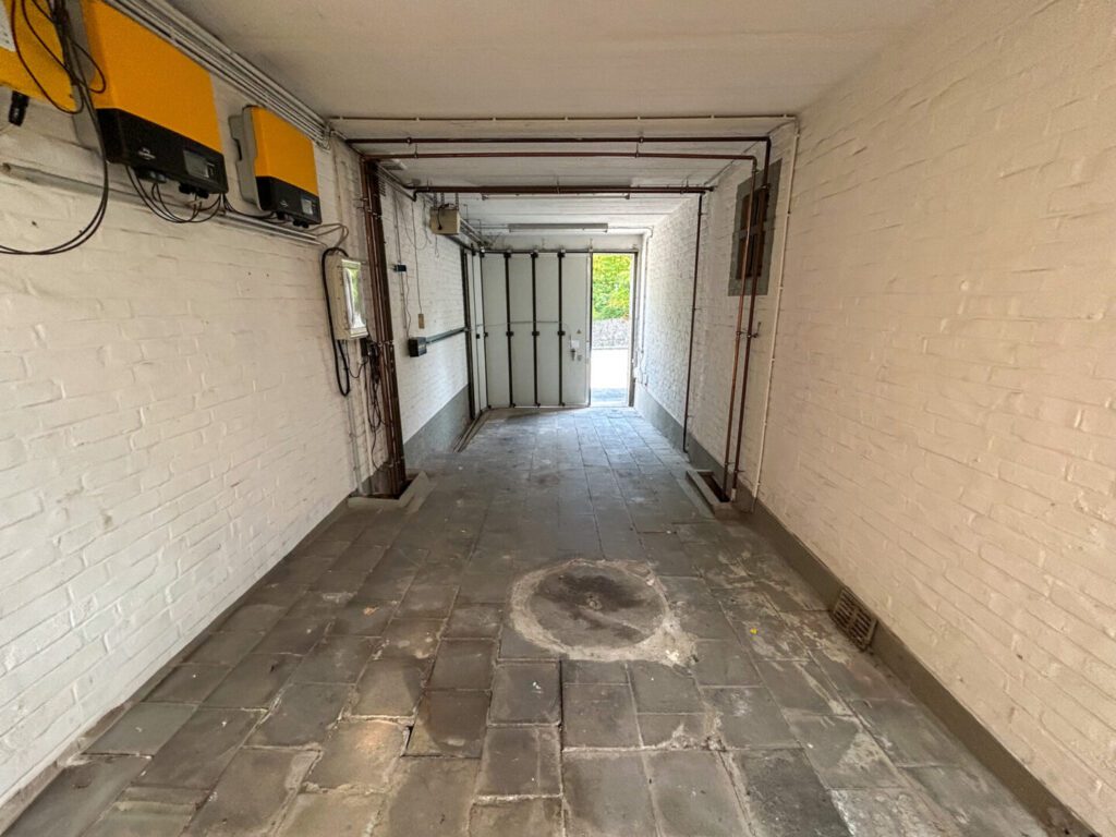 48 Einfahrt Innenhof