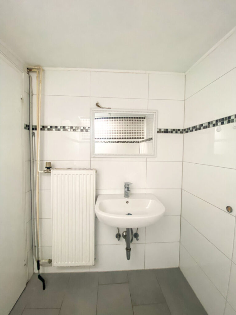 12 Badezimmer EG
