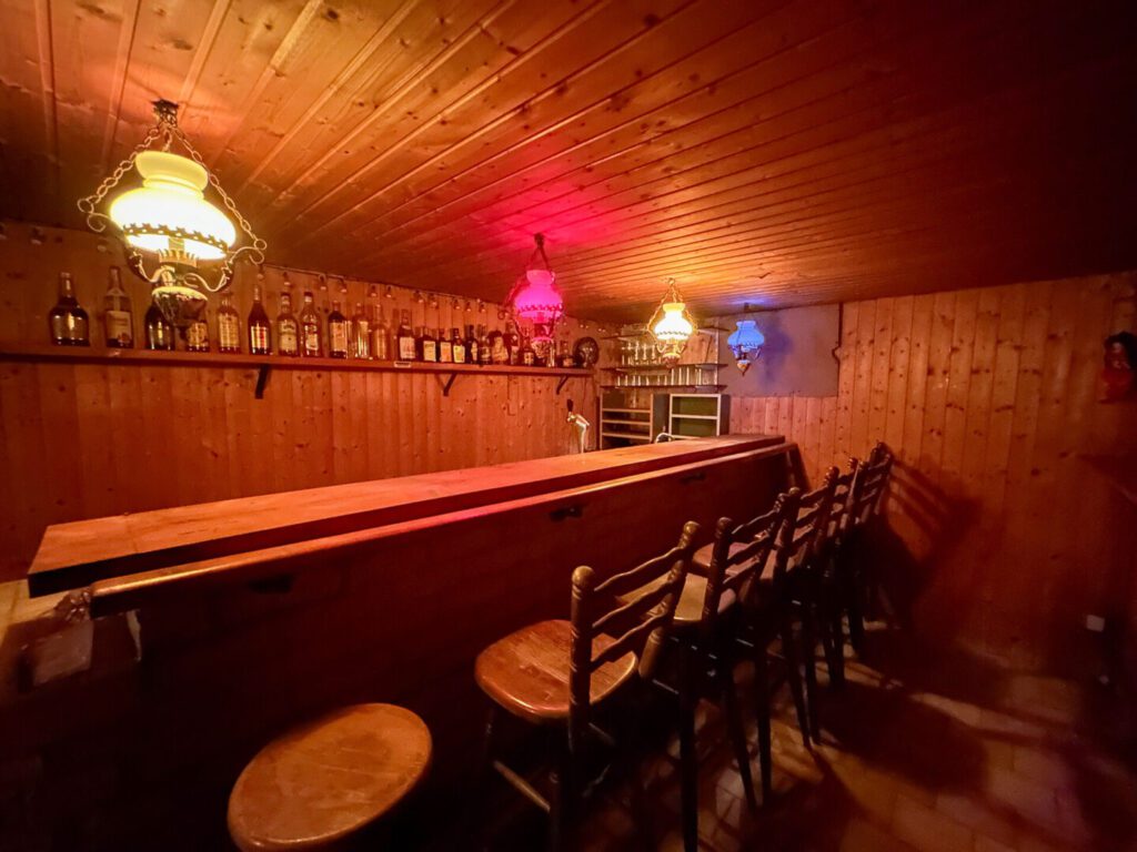 56 Bar im Keller