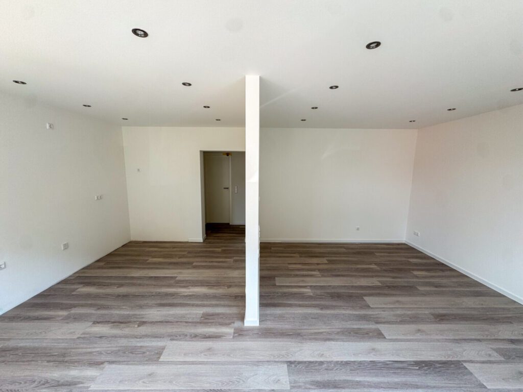 3 Wohnzimmer und Kochbereich