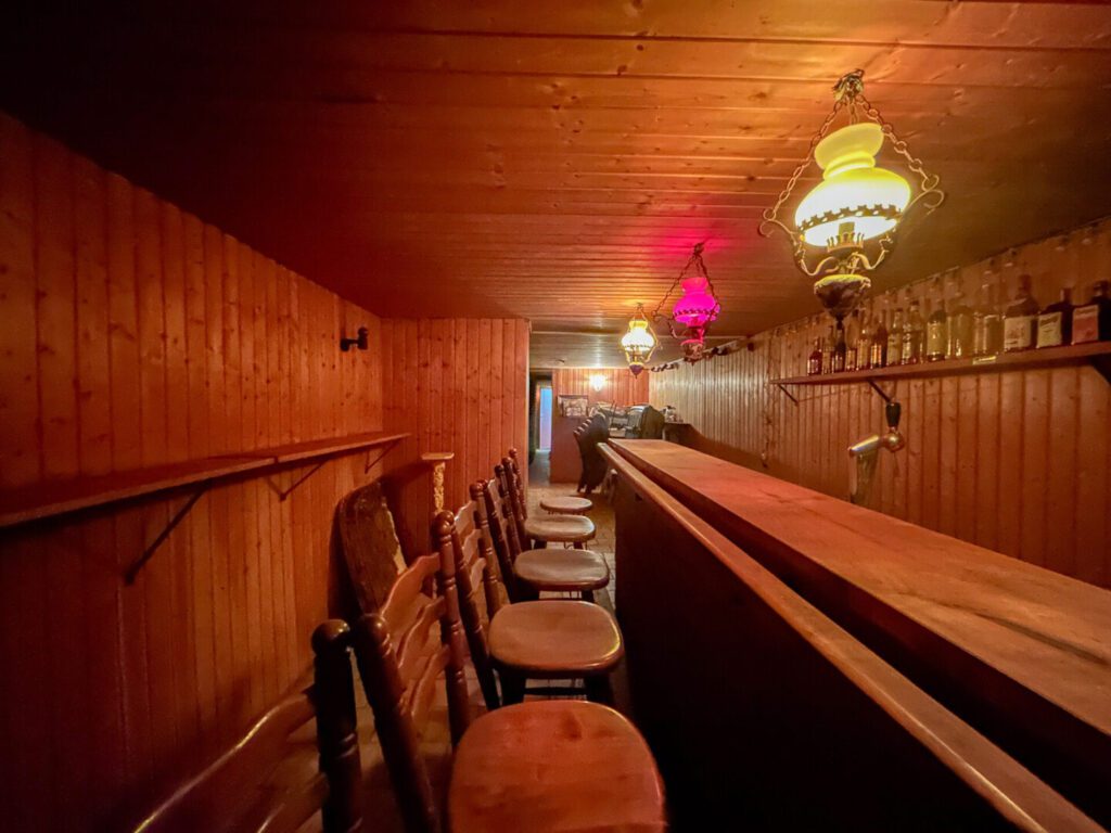 57 Bar im Keller