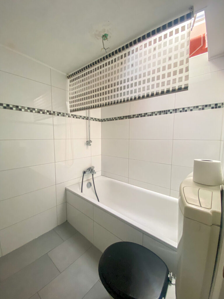 11 Badezimmer EG