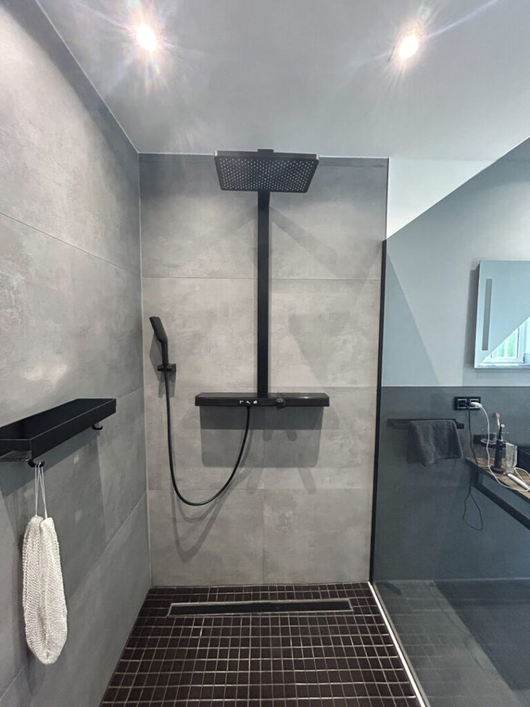 23 Dusche 70