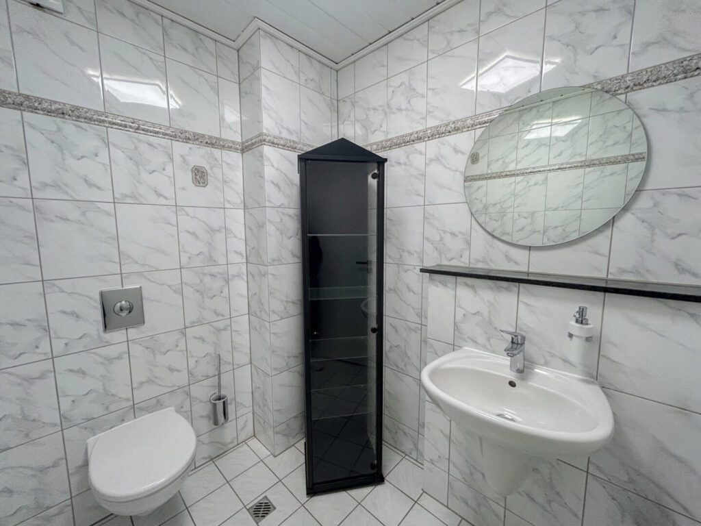 30 Gäste WC KG 70