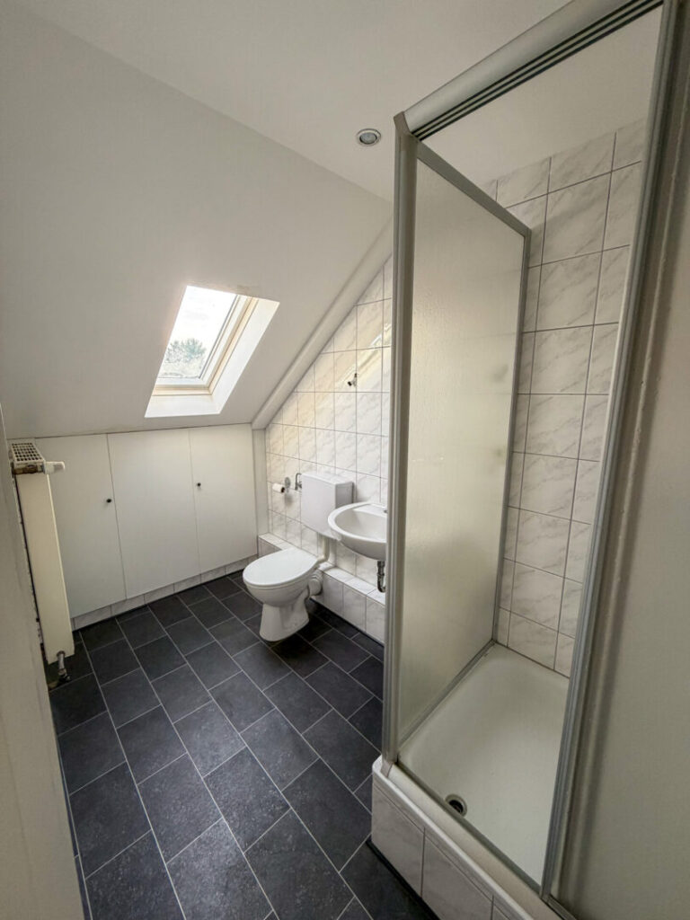 24 Badezimmer W2 DG