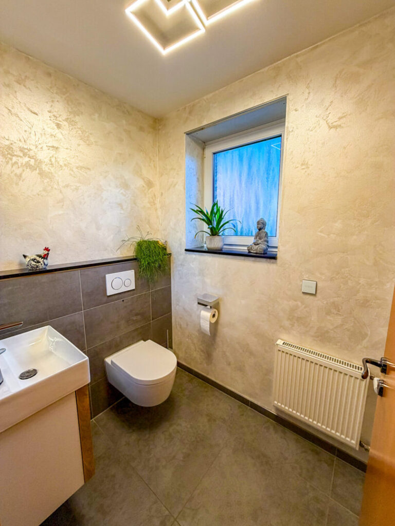 34 Gäste WC EG
