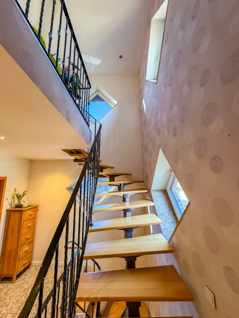 36 Treppe zum DG