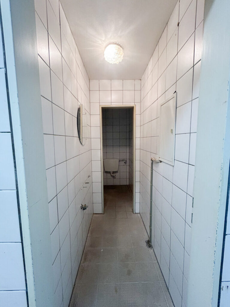 41 WC