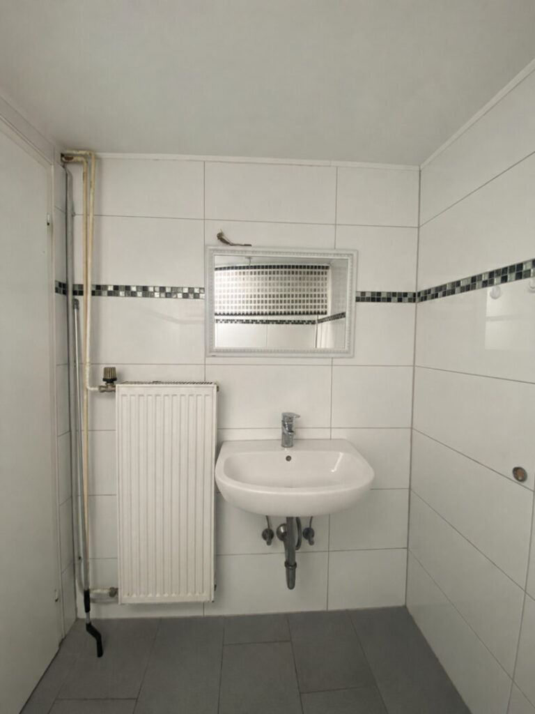 12 Badezimmer EG