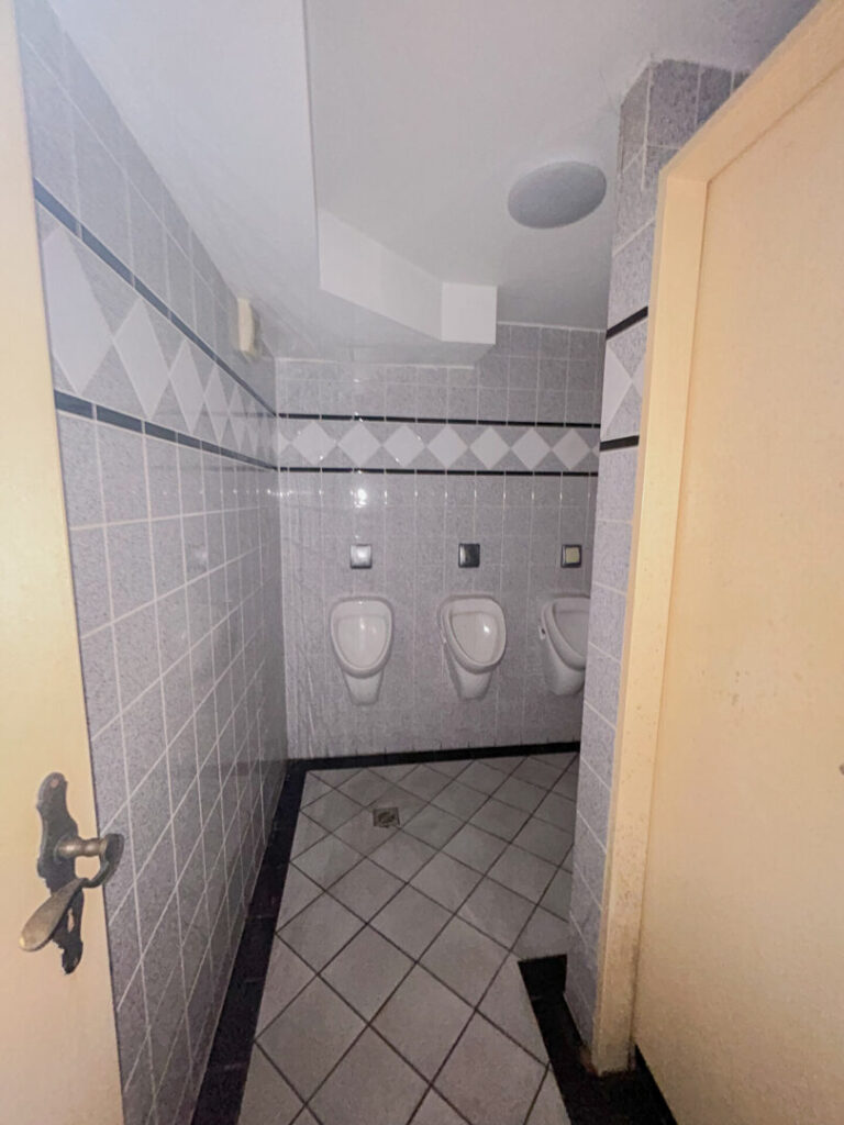 45 Gäste WC