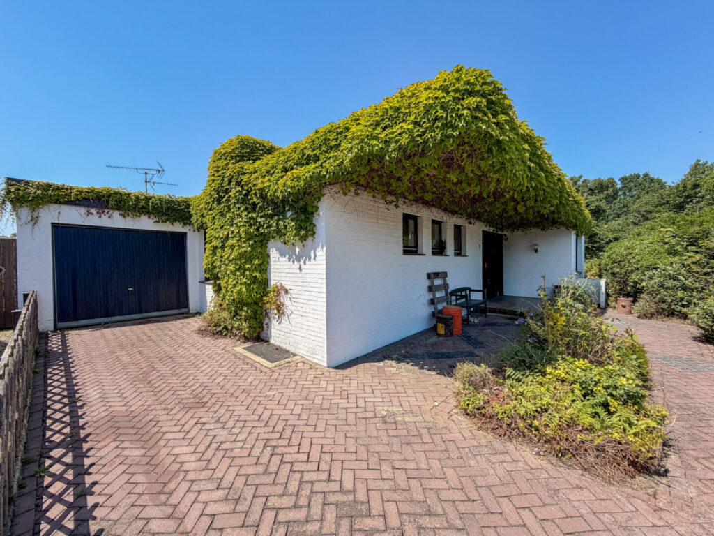 28 Einfahrt Garage