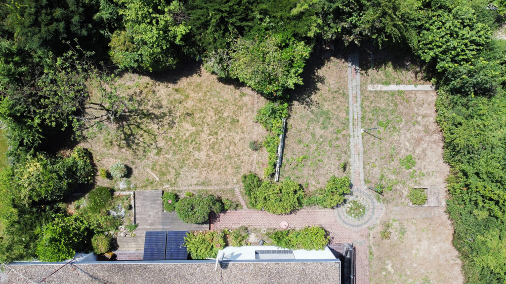 42 Drohnenaufnahme Garten