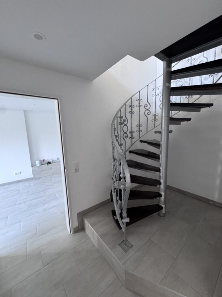 6 Treppe ins OG