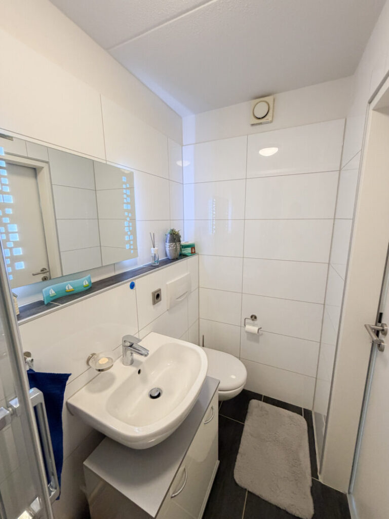 14 Badezimmer DG