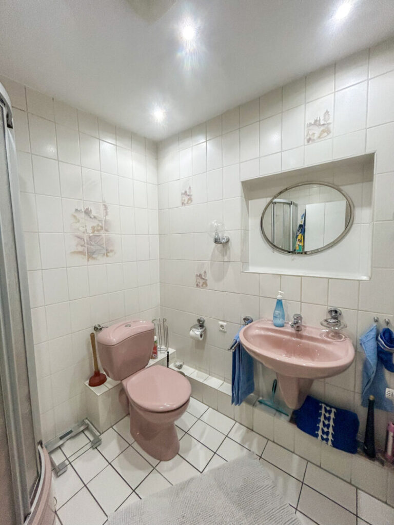28 Badezimmer OG WE1