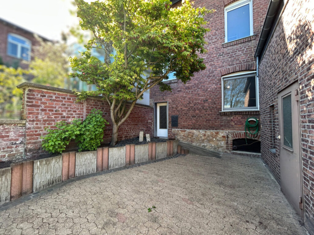 27 Innenhof
