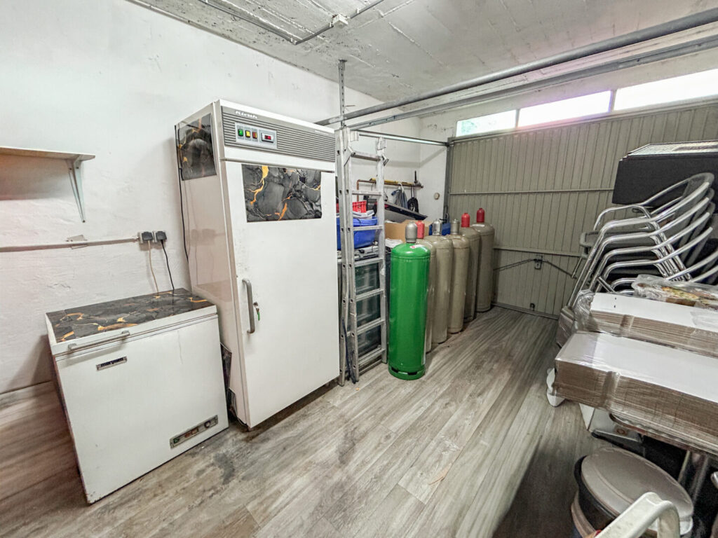 61 Garage