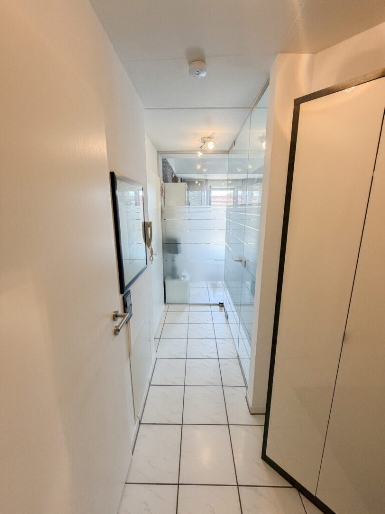 23 Wohnungsdiele DG