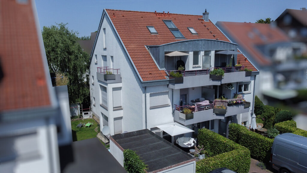 30 Haus Drohnenansicht Vorderseite