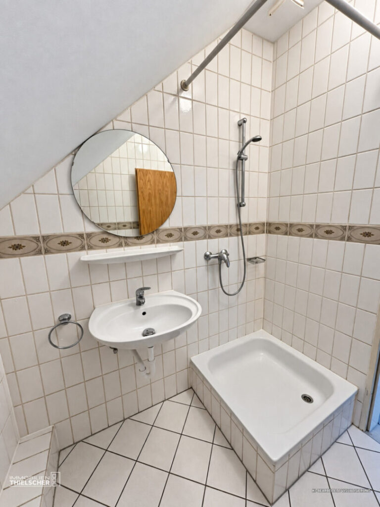 10 Badezimmer DG