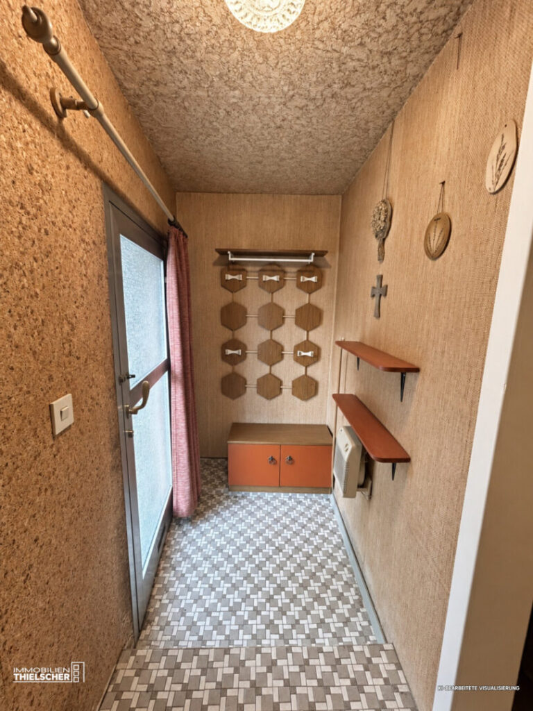 56 Seiteneingang EG Vorderhaus