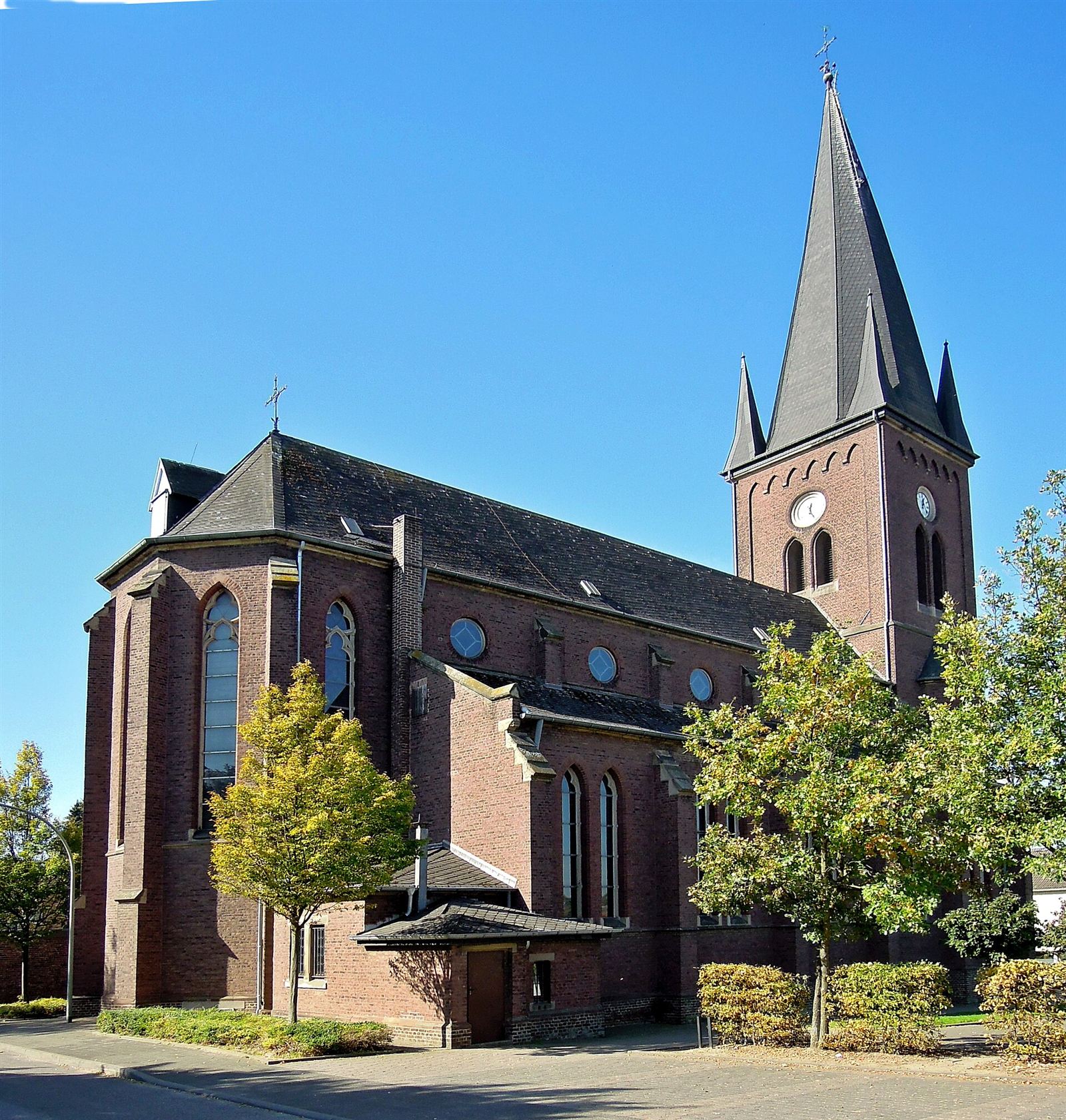 Die Kirche St. Mariä Himmelfahrt in Scherpenseel